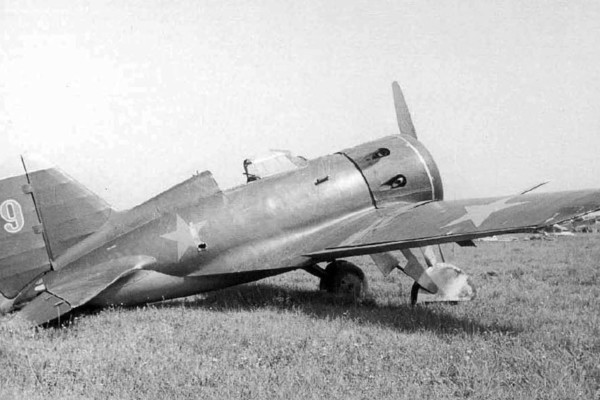 Истребитель И-16