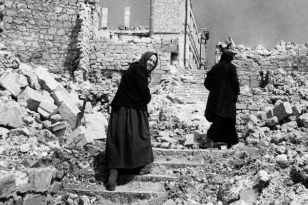 Во время осады и штурма Севастополя немецкими войсками в 1941-1942 гг., а также боев по освобождению города в апреле-мае 1944 г. было разрушено 94% жилых площадей, уничтожены все промышленные предприятия, водопровод, канализация, электростанция. Степень разрушения города не позволяла определить даже направление улиц.