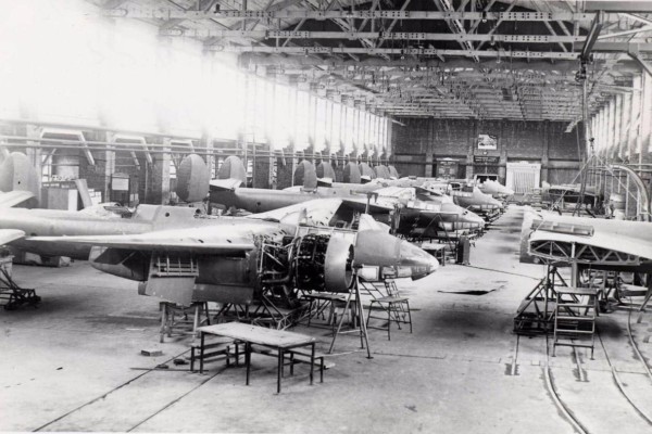 Самолёты на стапелях